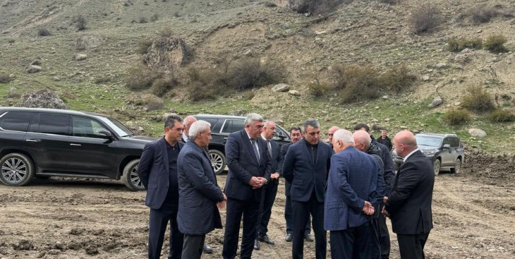 Avtomobil Yolları Dövlət Agentliyinin idarə heyətinin sədri Vüsal Nəsirli və   Quba RİH başçısı İlqar Mahmudov sürüşmə ərazilərinə baxış keçirmişdir.