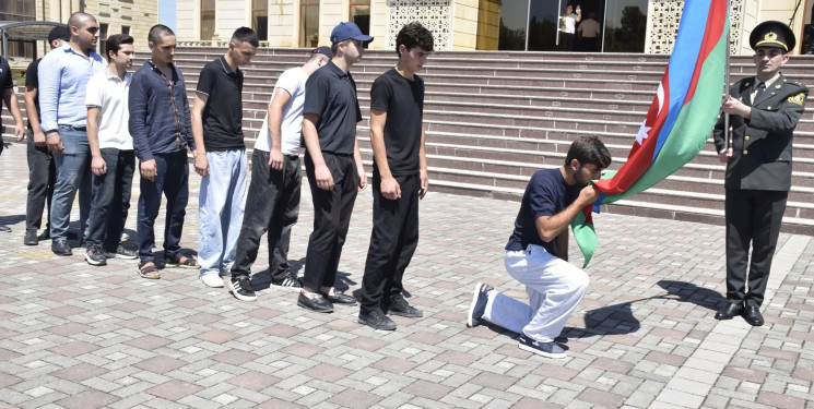Qubada həqiqi hərbi xidmətə yola salınan çağırışçıların təntənəli yolasalma mərasimi keçirilib.